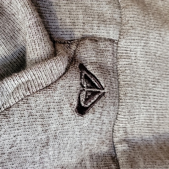 Roxy Hoodie Sweater with front pocket - Picture 4 of 6